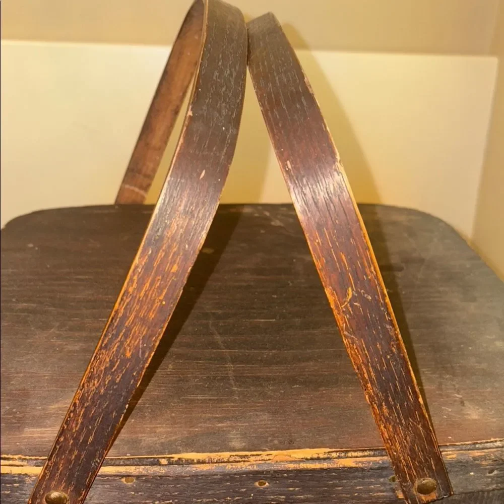 Vintage primitive Painted Woven Pie Picnic Basket with Lid